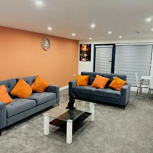 https://apt-ah-livings-london.cambridgehotelsuk.com