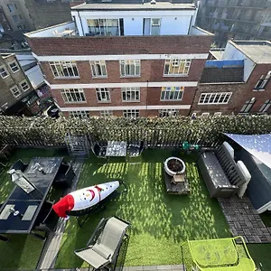 https://ft10-brick-lane-rooms.cambridgehotelsuk.com